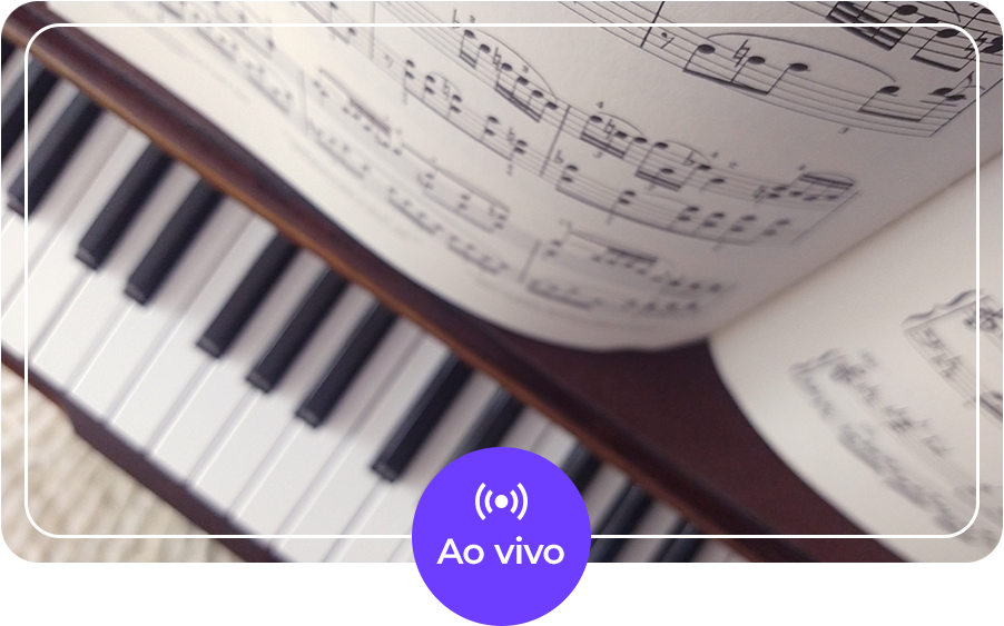 Partitura sobre suporte de um piano
